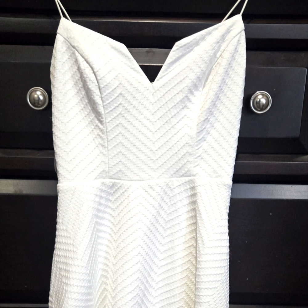 Elegant White Textured Women's Dress